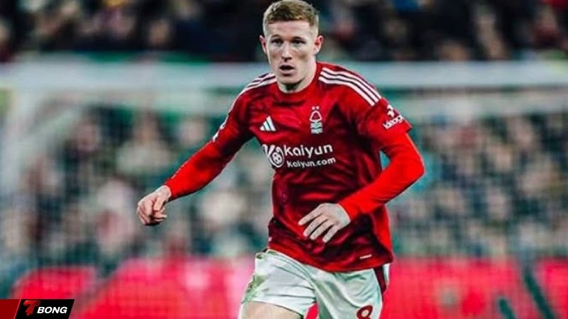 Cuộc đua giành chữ ký Elliot Anderson giữa hai nửa thành Manchester